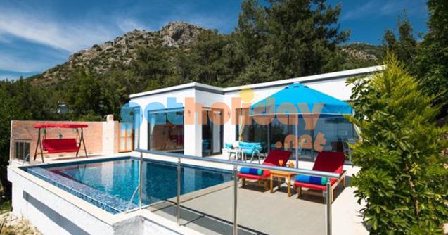 Kalkan Üzümlü Köyünde konumlanan Isıtmalı iç havuza sahip Muhafazakar Lüks Kiralık Balayı Villası Romeo bir yatak odalı olup iki kişi kapasitesine sahip